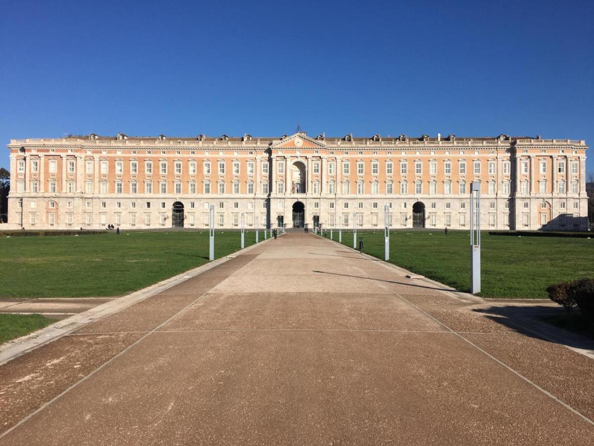 Residenza Caserta Sud - Appartamento con giardino Exterior foto
