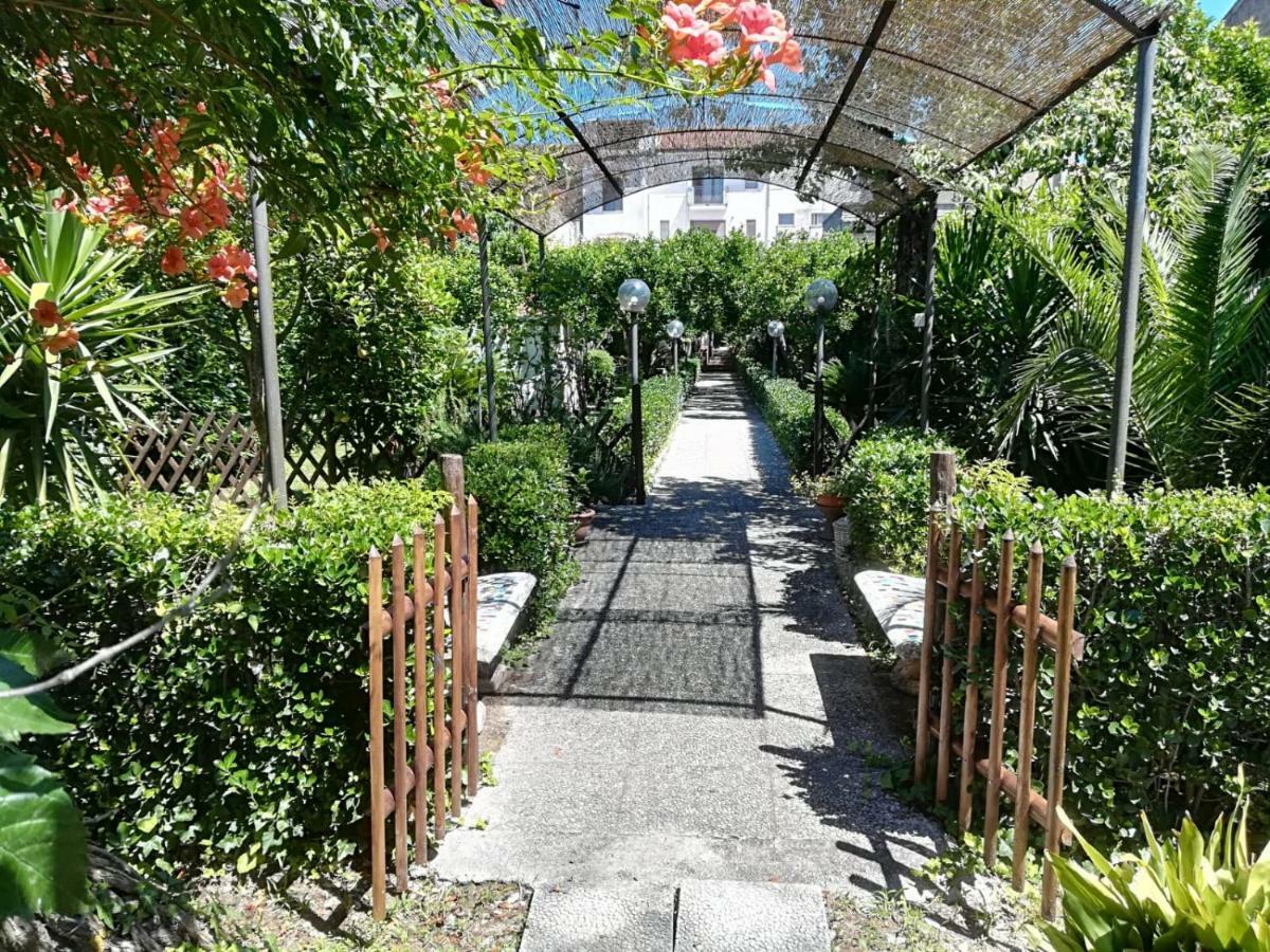 Residenza Caserta Sud - Appartamento con giardino Exterior foto