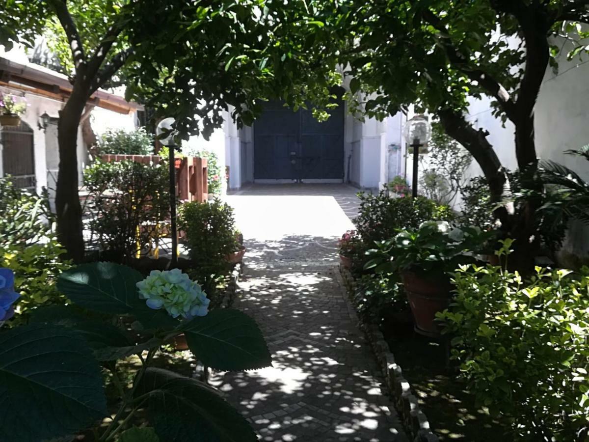 Residenza Caserta Sud - Appartamento con giardino Exterior foto