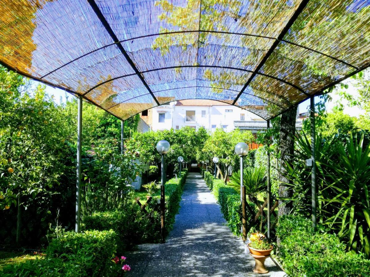 Residenza Caserta Sud - Appartamento con giardino Exterior foto